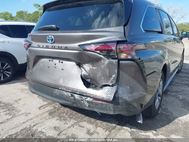 5TDKRKEC3RS187306 Toyota SIENNA LE