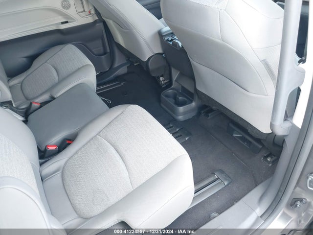 5TDKRKEC3RS187306 Toyota SIENNA LE