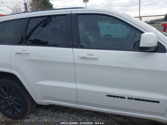 1C4RJEAG2JC460158 Jeep Grand Cherokee Altitude 4x2