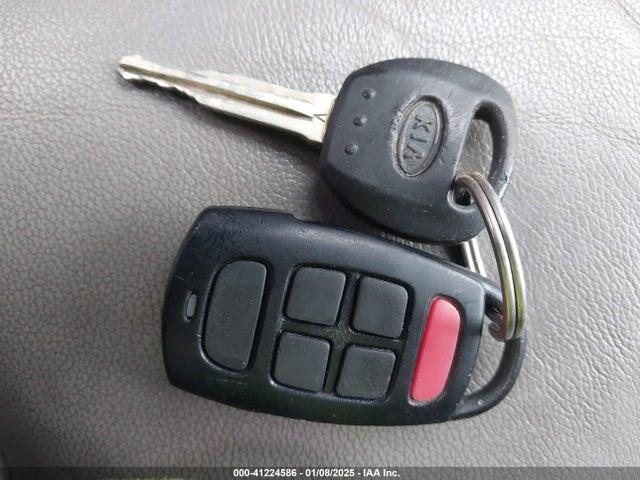 KNDMH4C70E6579070 KIA Sedona