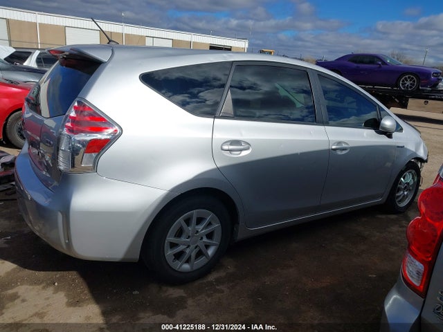 Toyota Prius V Two 2015 JTDZN3EU2FJ037348 Image 14