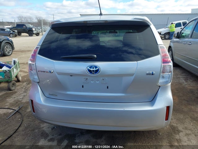 Toyota Prius V Two 2015 JTDZN3EU2FJ037348 Image 17