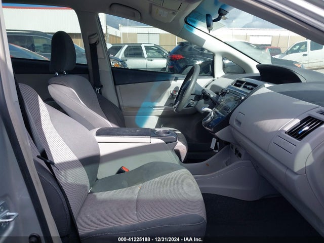 Toyota Prius V Two 2015 JTDZN3EU2FJ037348 Image 5