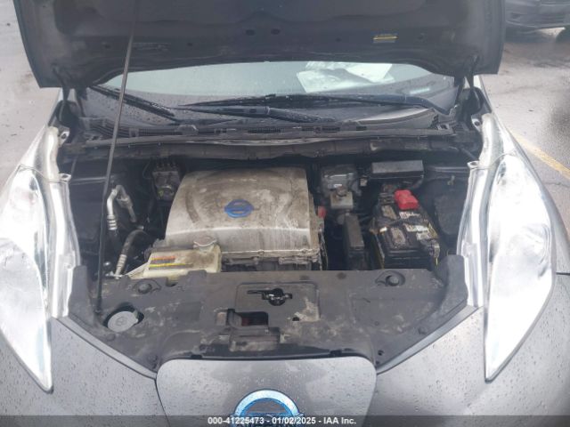 1N4AZ0CP8FC313734 Nissan LEAF S