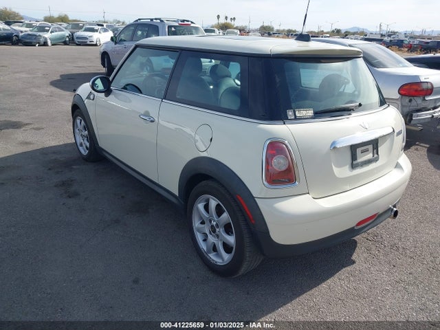 2007 MINI COOPER WMWMF33527TT53306 Photo 2