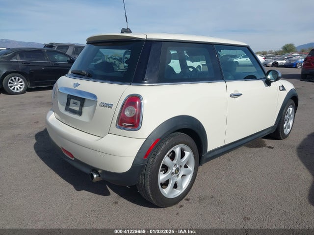 2007 MINI COOPER WMWMF33527TT53306 Photo 3