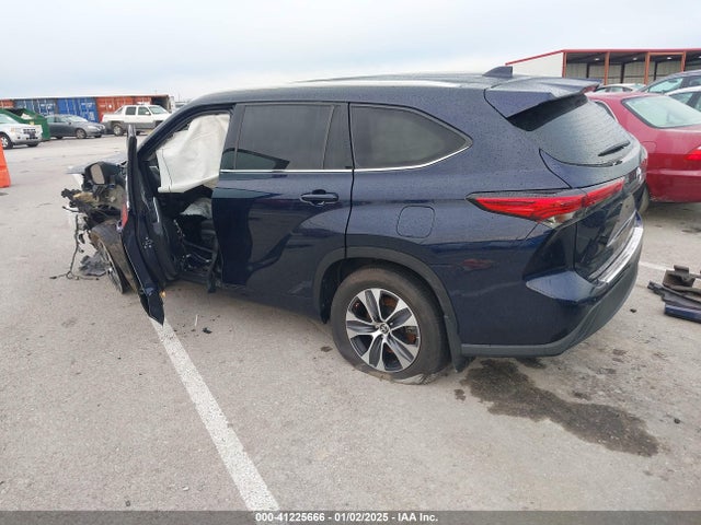 5TDGZRBH0NS222652 Toyota Highlander Xle