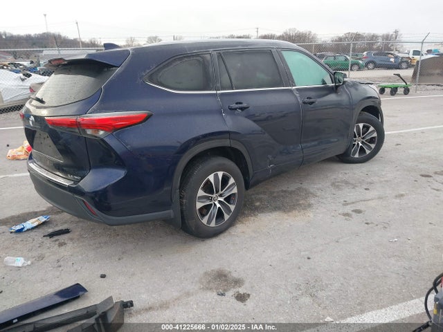 5TDGZRBH0NS222652 Toyota Highlander Xle