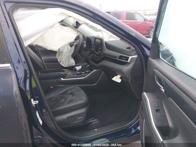 5TDGZRBH0NS222652 Toyota Highlander Xle
