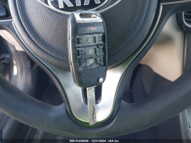 KIA Optima Lx 2016 KNAGT4L35G5092073 Image 11