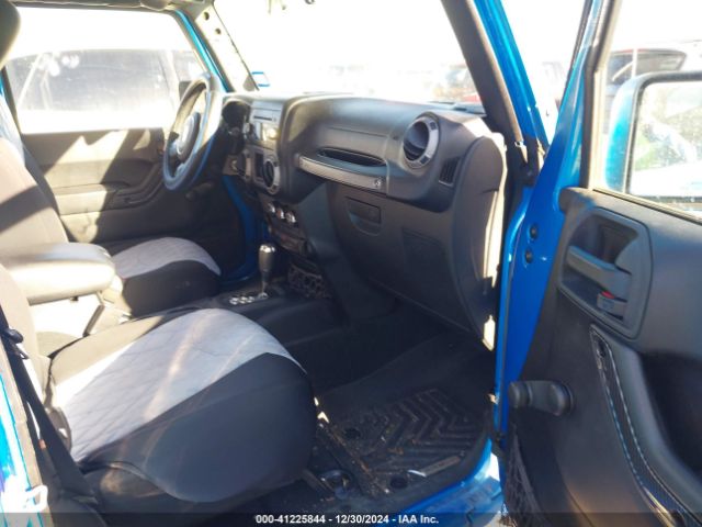 1C4BJWDG8FL513424 Jeep Wrangler Unlimited Sport