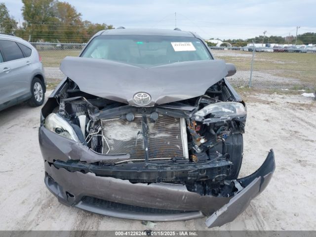5TDKK3DC2FS617284 Toyota Sienna Le 8 Passenger