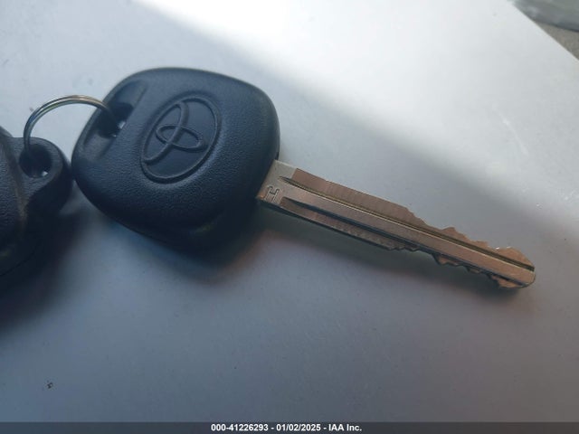 2T1BURHE9JC017551 Toyota COROLLA L