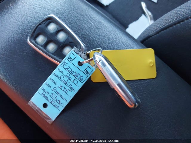 2017 CADILLAC XT5 1GYKNERS7HZ294428 Photo 10