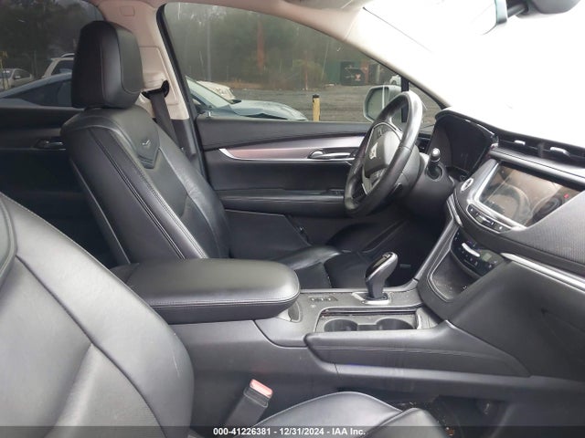 2017 CADILLAC XT5 1GYKNERS7HZ294428 Photo 4