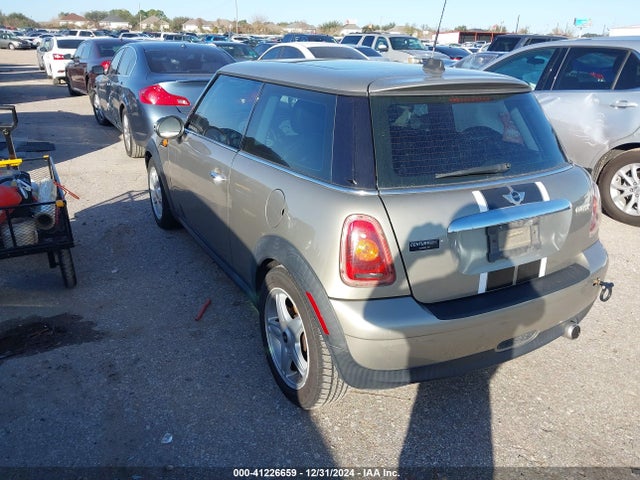 2007 MINI COOPER WMWMF33527TT52141 Photo 2