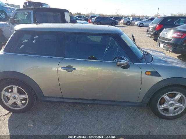 2007 MINI COOPER WMWMF33527TT52141 Photo 4