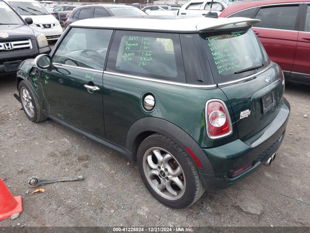 2011 MINI COOPER S WMWSV3C50BTY24596 Photo 2