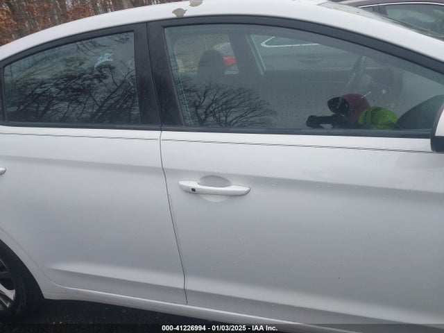 Hyundai Elantra Value Edition 2018 5NPD84LF4JH231845 Image 14