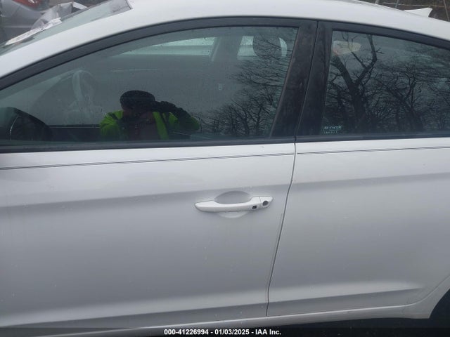 Hyundai Elantra Value Edition 2018 5NPD84LF4JH231845 Image 15