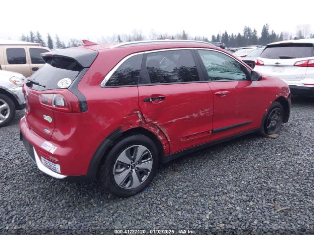 KNDCB3LC6J5153159 KIA NIRO LX
