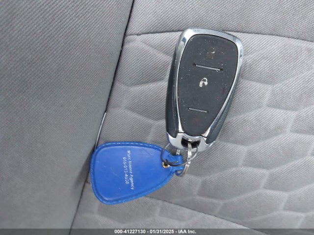 3GNAXHEV8JL395446 Chevrolet EQUINOX LS