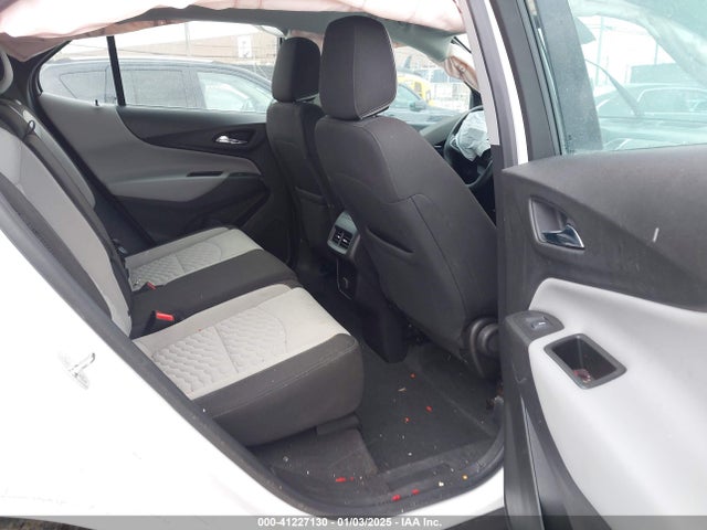 3GNAXHEV8JL395446 Chevrolet EQUINOX LS
