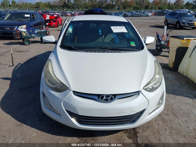 5NPDH4AE2FH557113 Hyundai ELANTRA SE
