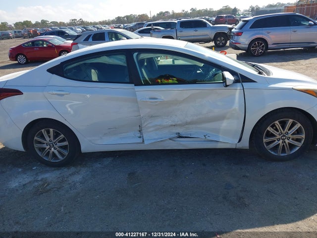 5NPDH4AE2FH557113 Hyundai ELANTRA SE