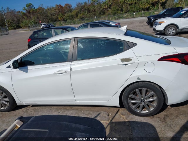 5NPDH4AE2FH557113 Hyundai ELANTRA SE