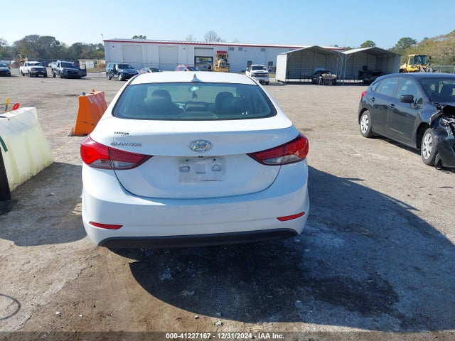 5NPDH4AE2FH557113 Hyundai ELANTRA SE