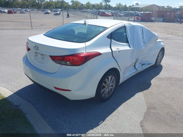 5NPDH4AE2FH557113 Hyundai ELANTRA SE