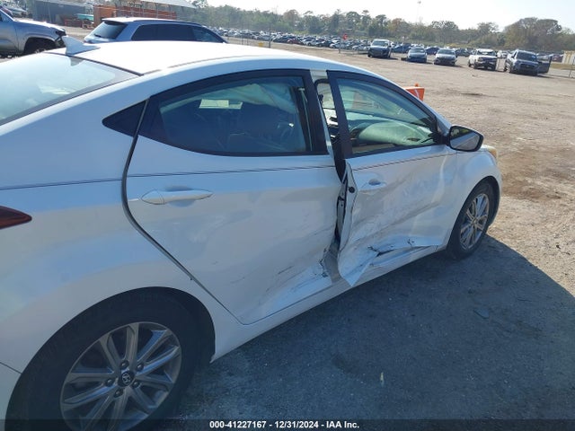 5NPDH4AE2FH557113 Hyundai ELANTRA SE
