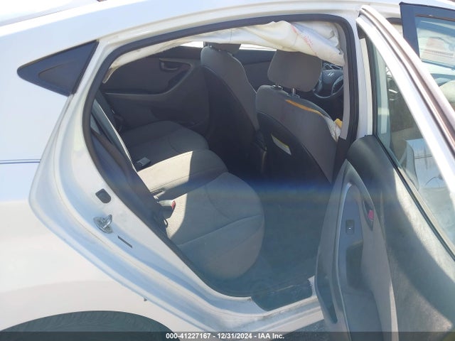 5NPDH4AE2FH557113 Hyundai ELANTRA SE