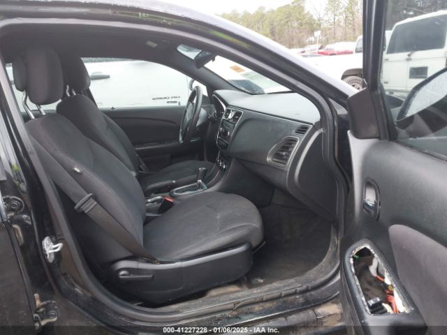1C3CCBAB9EN123875 Chrysler 200 LX