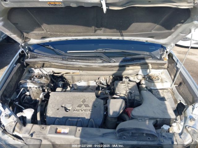 JA4AD3A38JJ005732 Mitsubishi Outlander Sel