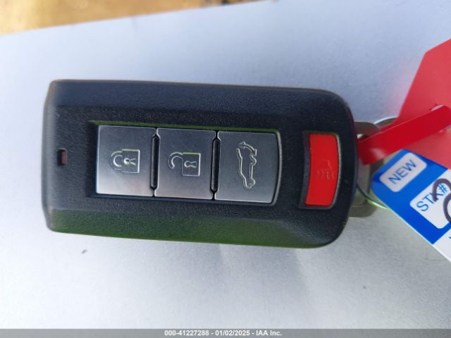 JA4AD3A38JJ005732 Mitsubishi Outlander Sel