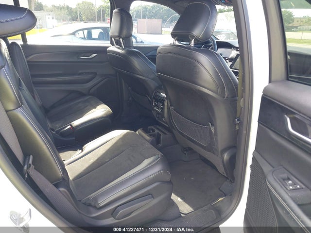 1C4RJJAG2P8808240 Jeep Grand Cherokee L Altitude 4x2