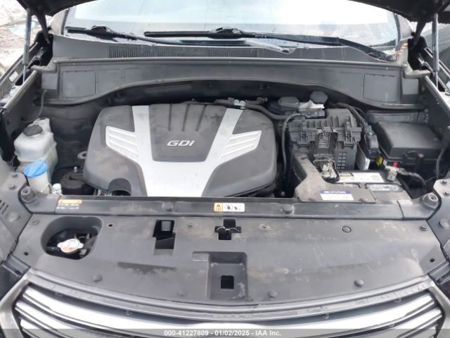 KM8SMDHF0HU215701 Hyundai Santa Fe Se
