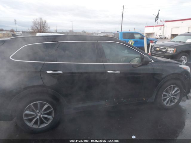 KM8SMDHF0HU215701 Hyundai Santa Fe Se