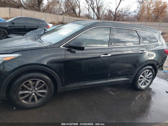 KM8SMDHF0HU215701 Hyundai Santa Fe Se