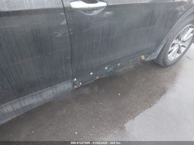 KM8SMDHF0HU215701 Hyundai Santa Fe Se