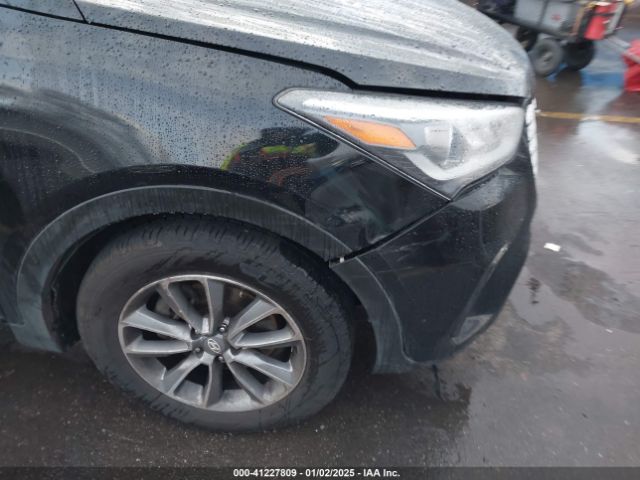KM8SMDHF0HU215701 Hyundai Santa Fe Se