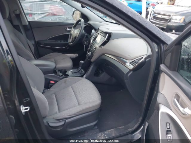 KM8SMDHF0HU215701 Hyundai Santa Fe Se