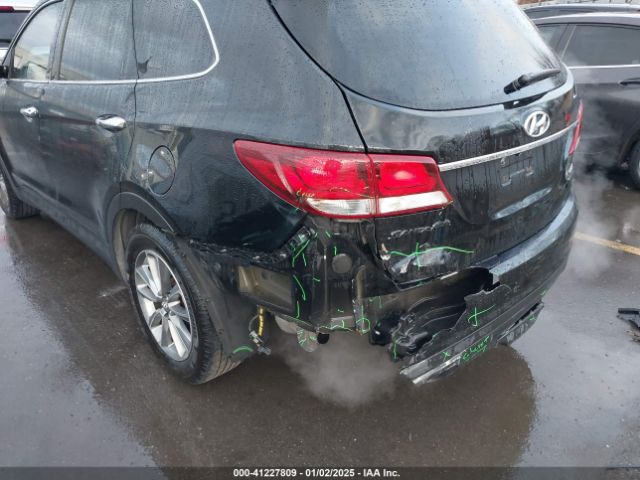 KM8SMDHF0HU215701 Hyundai Santa Fe Se