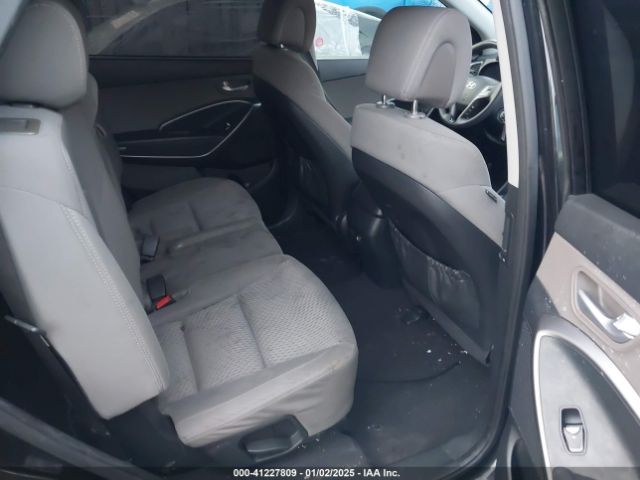 KM8SMDHF0HU215701 Hyundai Santa Fe Se