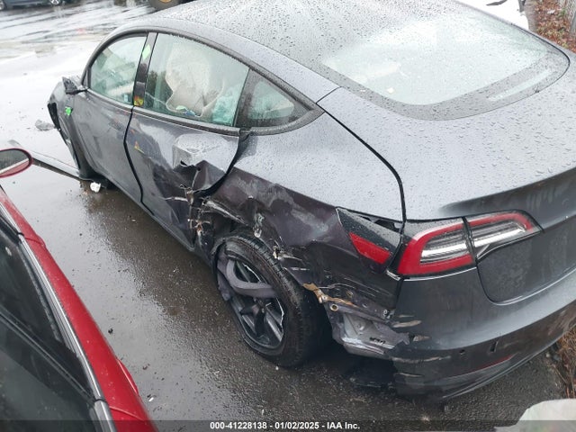 2022 TESLA MODEL 3 5YJ3E1EA3NF142714 Photo 2