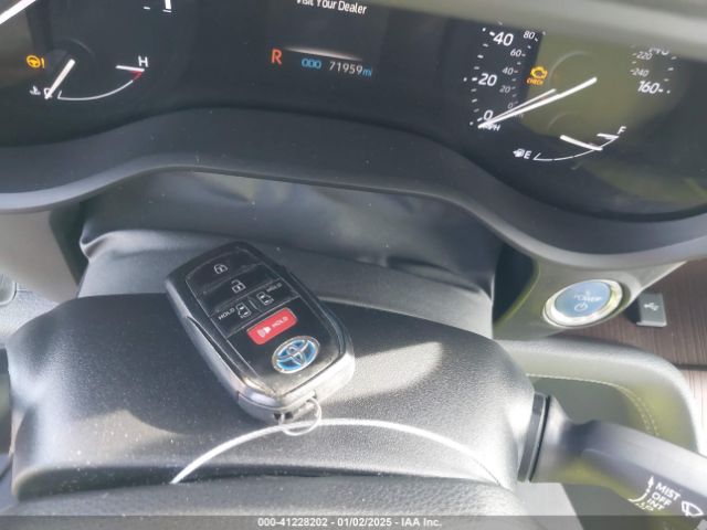 5TDBRKEC0MS065947 Toyota SIENNA LE