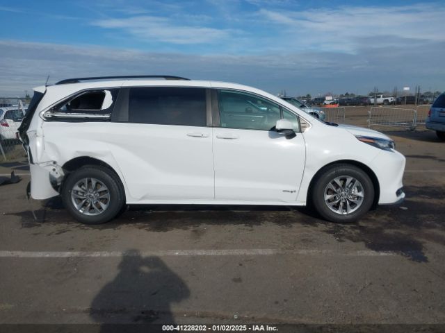 5TDBRKEC0MS065947 Toyota SIENNA LE