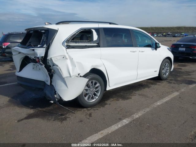 5TDBRKEC0MS065947 Toyota SIENNA LE